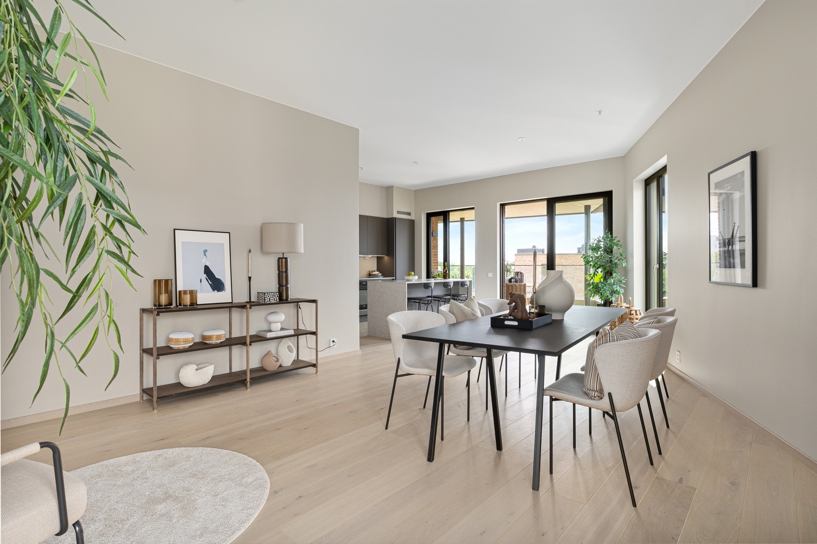 Leiligheten har takhøyde på 3 meter som gir en romslig følelse Galleribilde