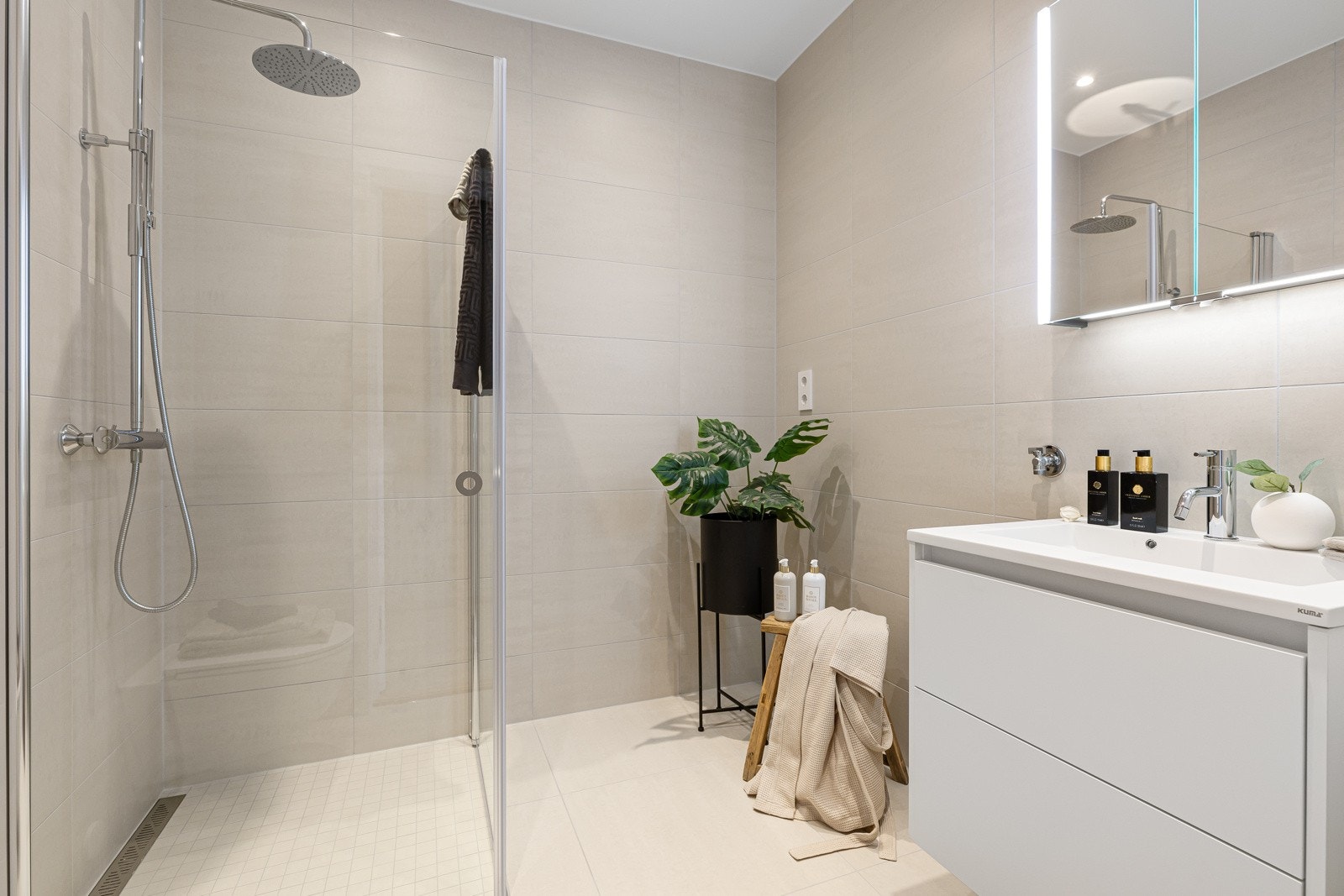 Bad med opplegg for vaskesøyle Galleribilde