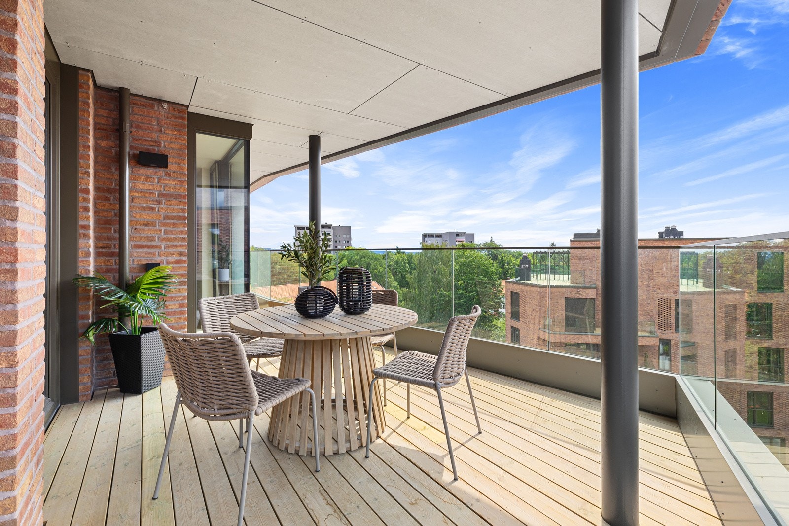 Koselig, solrik balkong Galleribilde