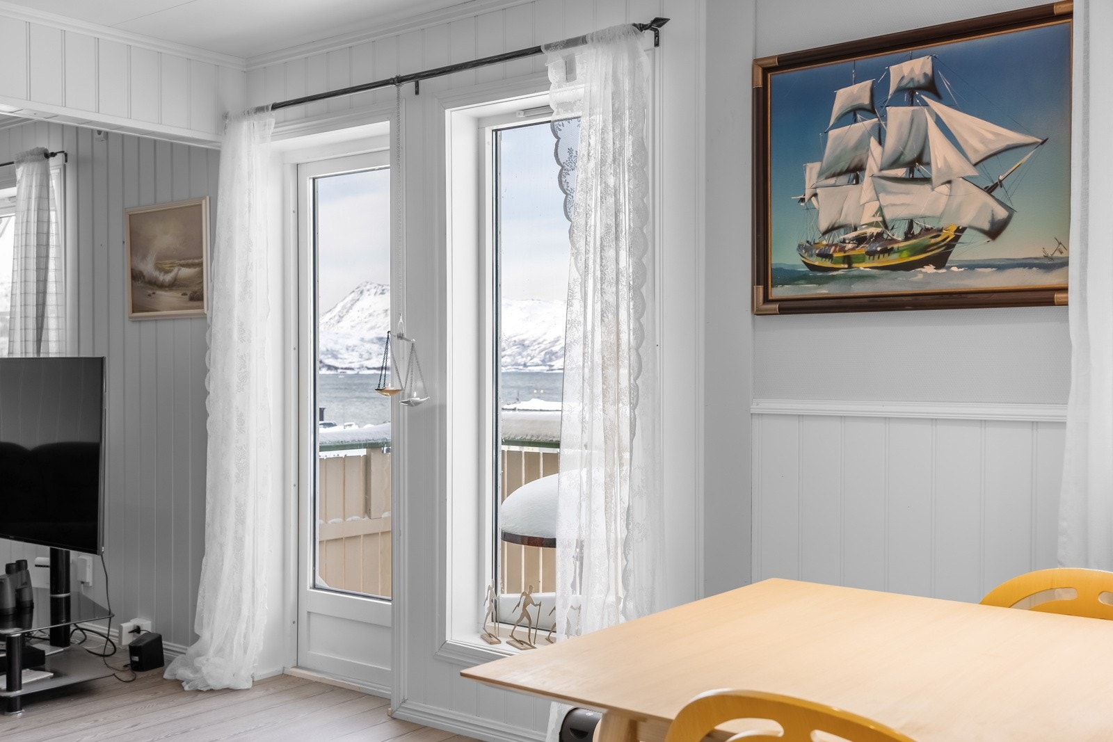 Fra stuen har du direkte utgang til balkong med gode solforhold Galleribilde