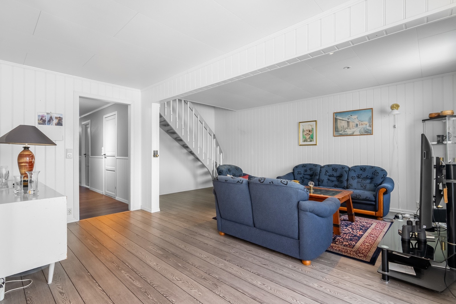 Boligen har en planløsning som gjør et enkelt for ny eier å sette sitt eget preg på inventar Galleribilde