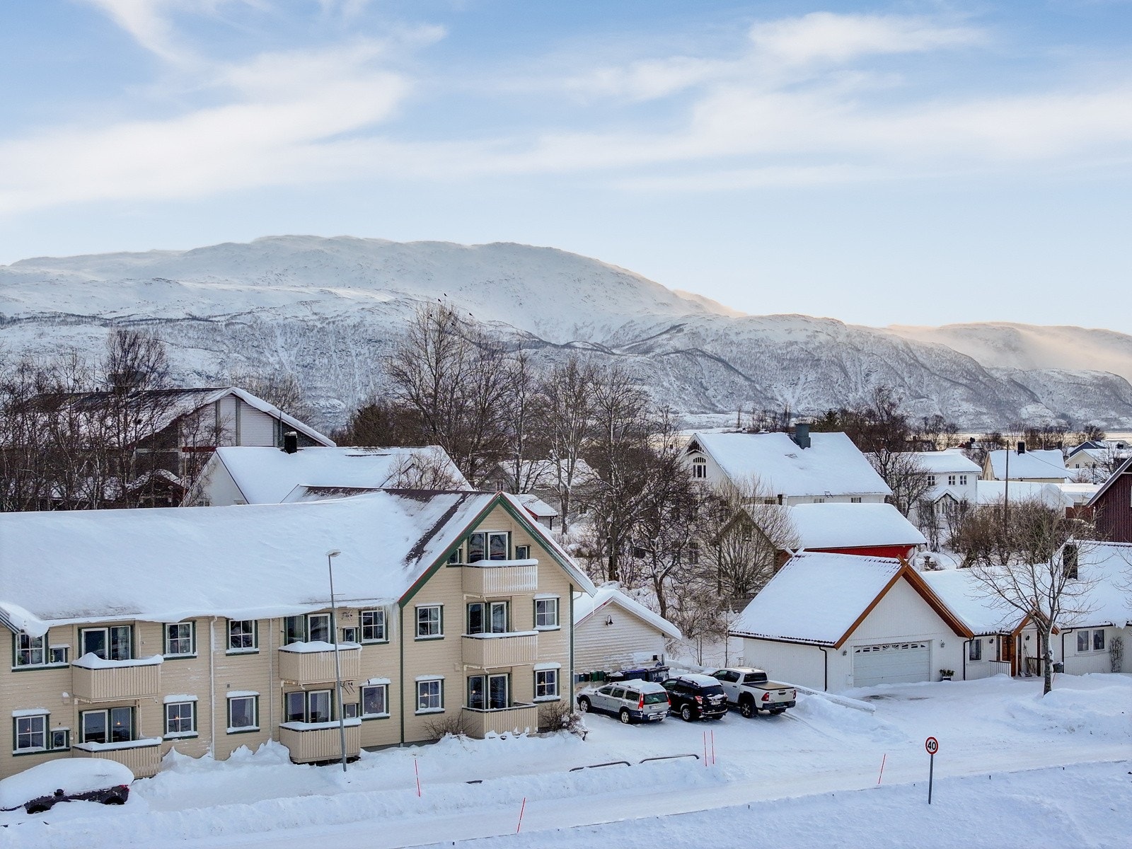 EIE eiendomsmegling er stolte av å presentere Havnevegen 14 B - En lys og innbydende 4-roms leilighet med fantastisk utsikt Galleribilde