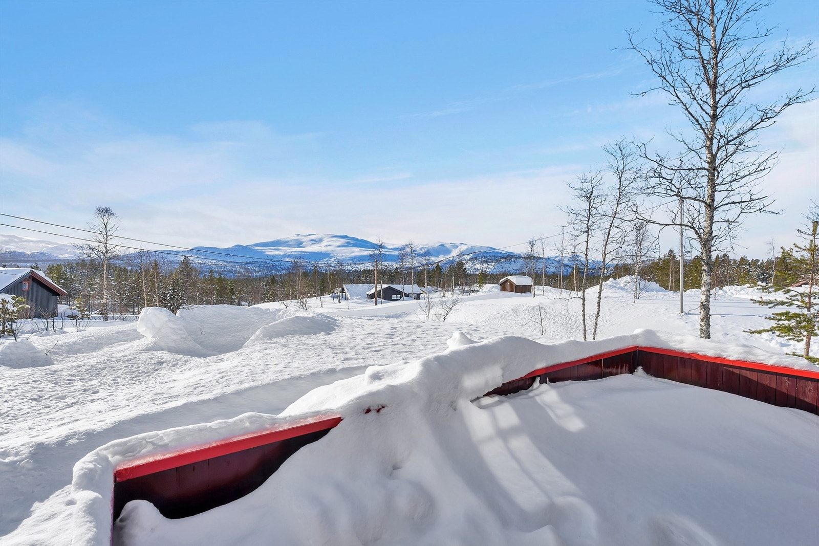 Solrik terrasse med flott utsikt også vinterstid. Galleribilde