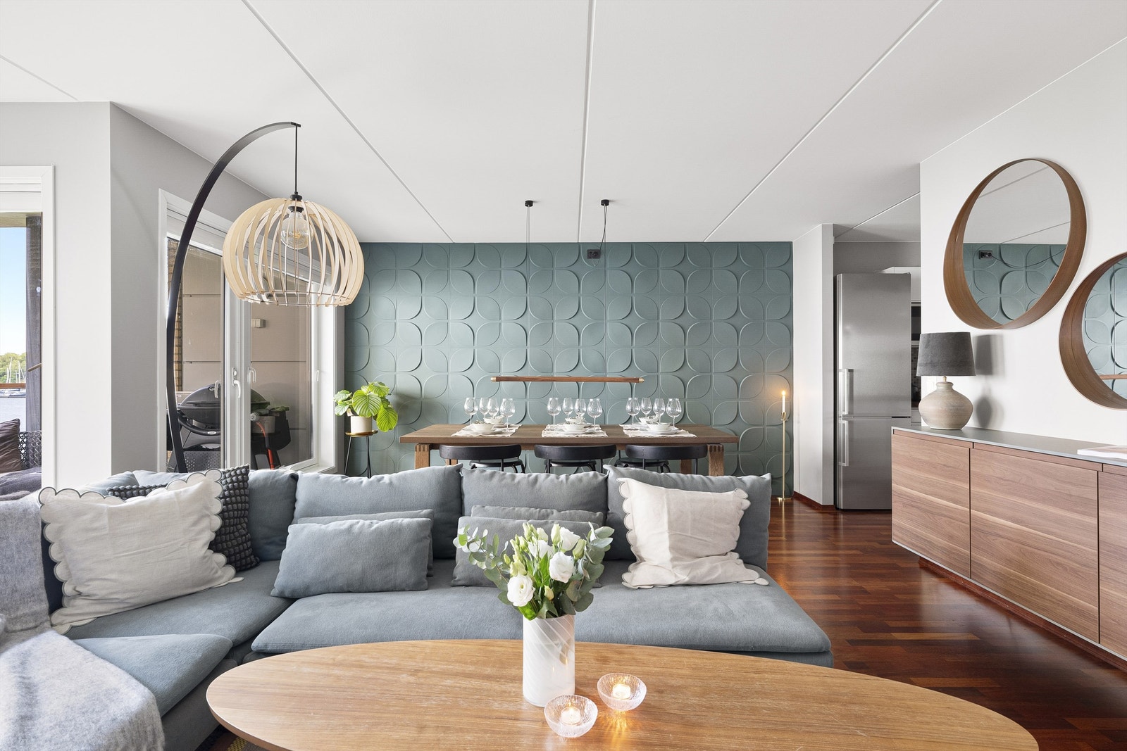 Stor og god stue der familien kan samles til hyggelige stunder. Galleribilde