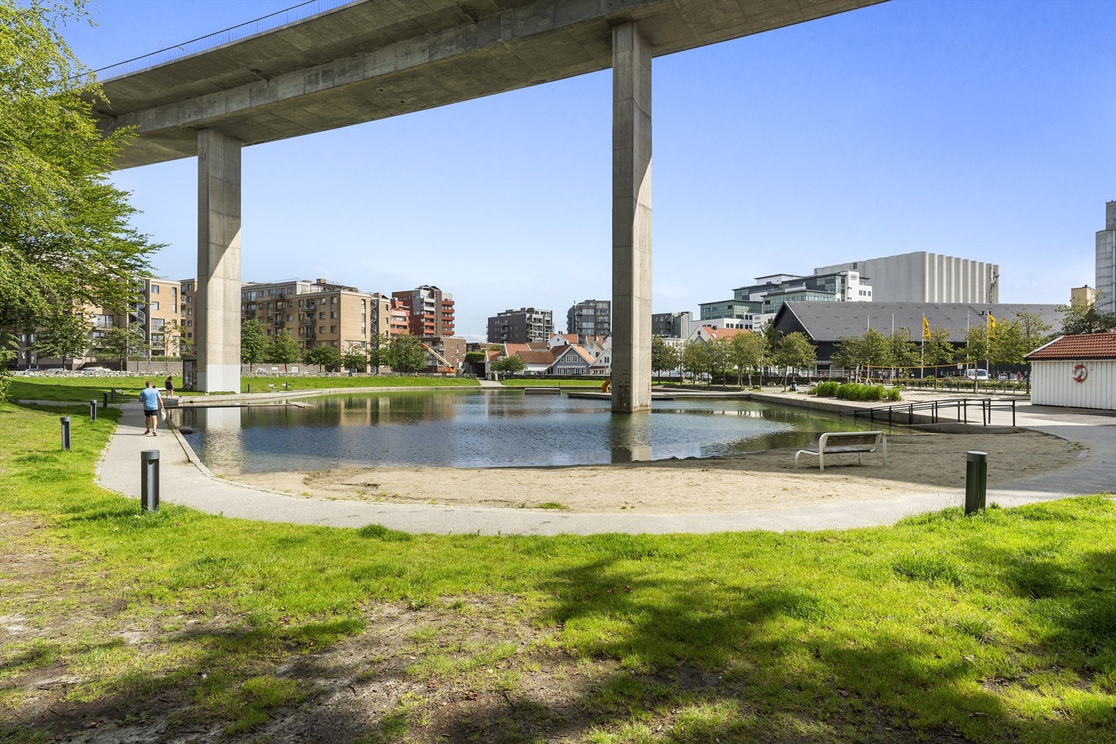 Badedammen er like ved. Galleribilde