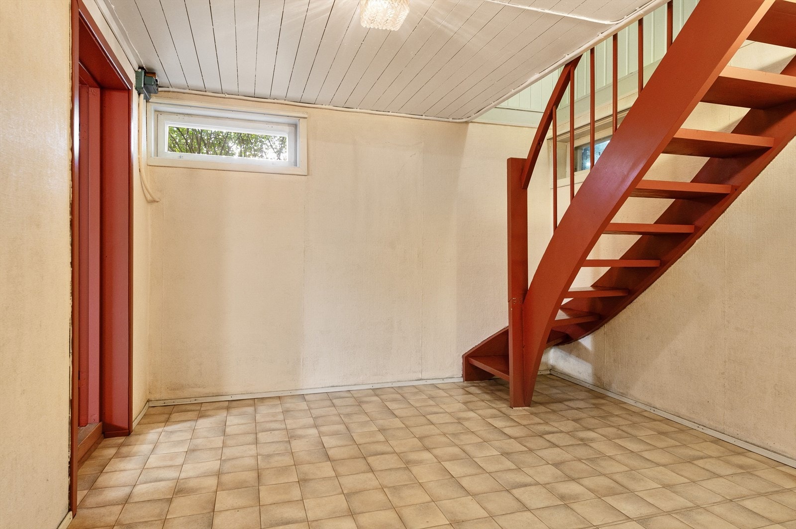 Innredet rom i kjeller ikke godkjent for varig opphold Galleribilde