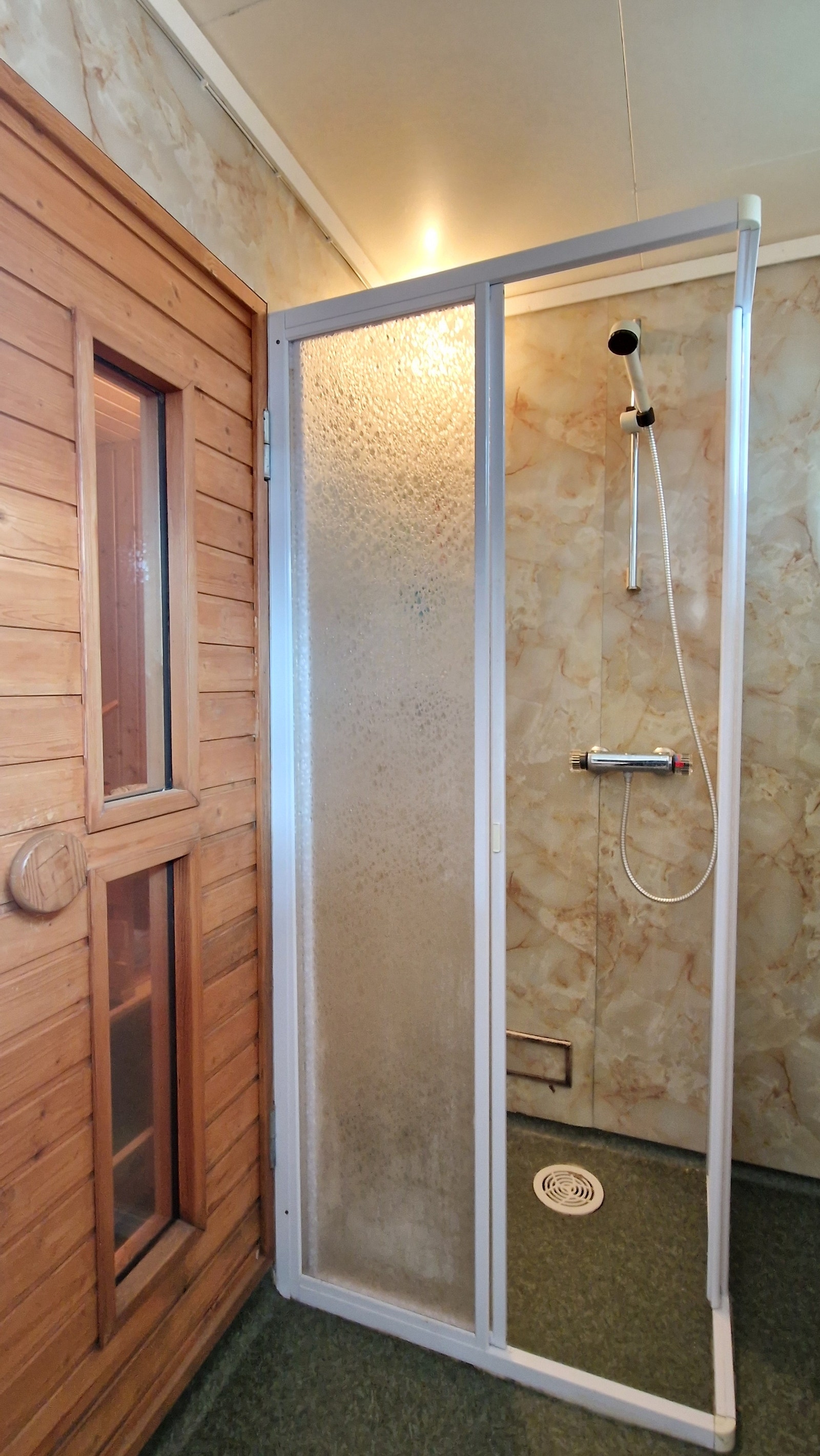 Underetasje -badstue og dusjrom Galleribilde