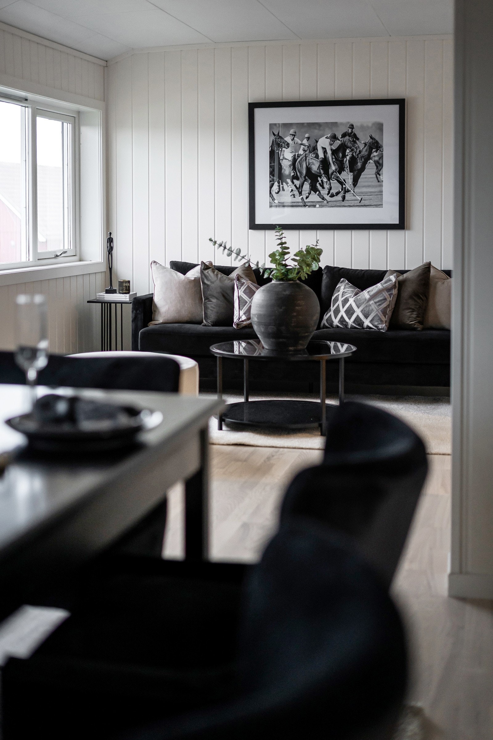 Stue og spisestue ligger i åpen løsning. Galleribilde