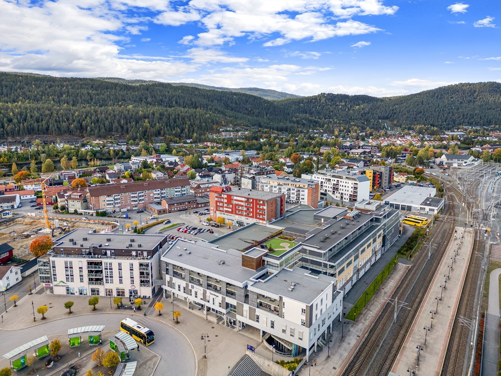 Det er også kort vei til Stortorvet kjøpesenter og en drøss med koselige smågater er kun et steinkast unna. Galleribilde