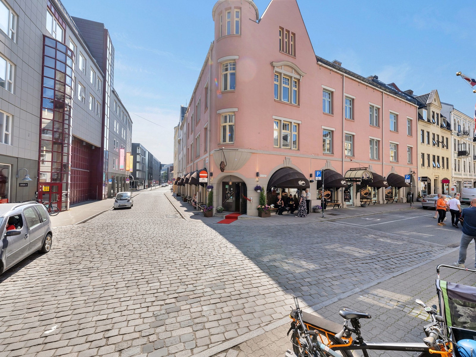 Bakklandet ligger også innen gangavstand med sjarmerende kafèer, restauranter, utesteder og butikker. Galleribilde