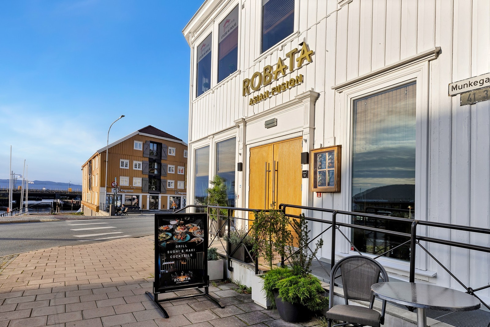 Kombinasjonen med gammel trehusbebyggelse med mye historie samt nyere boliger gjør stedet meget attraktivt og koselig. Galleribilde