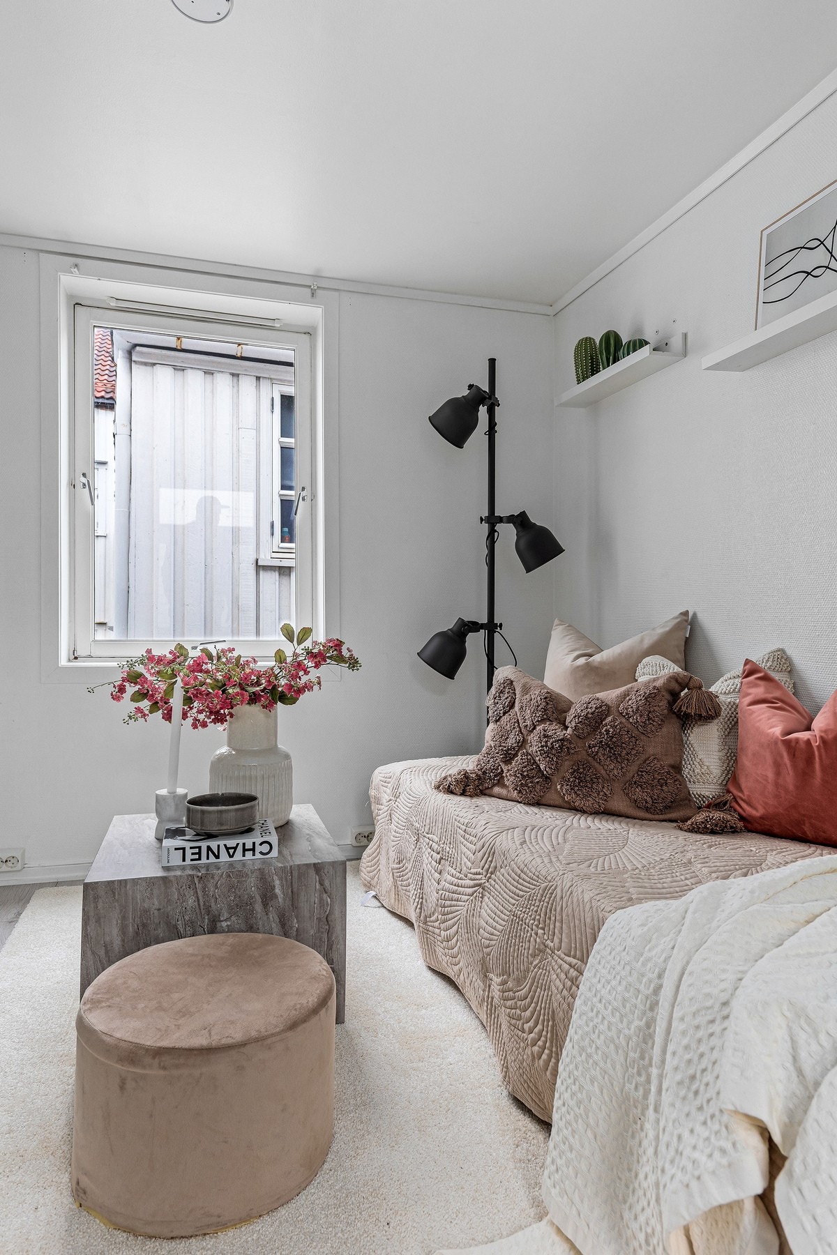 Stille og tilbaketrukken beliggenhet og oppgradert tak i 2024. Galleribilde