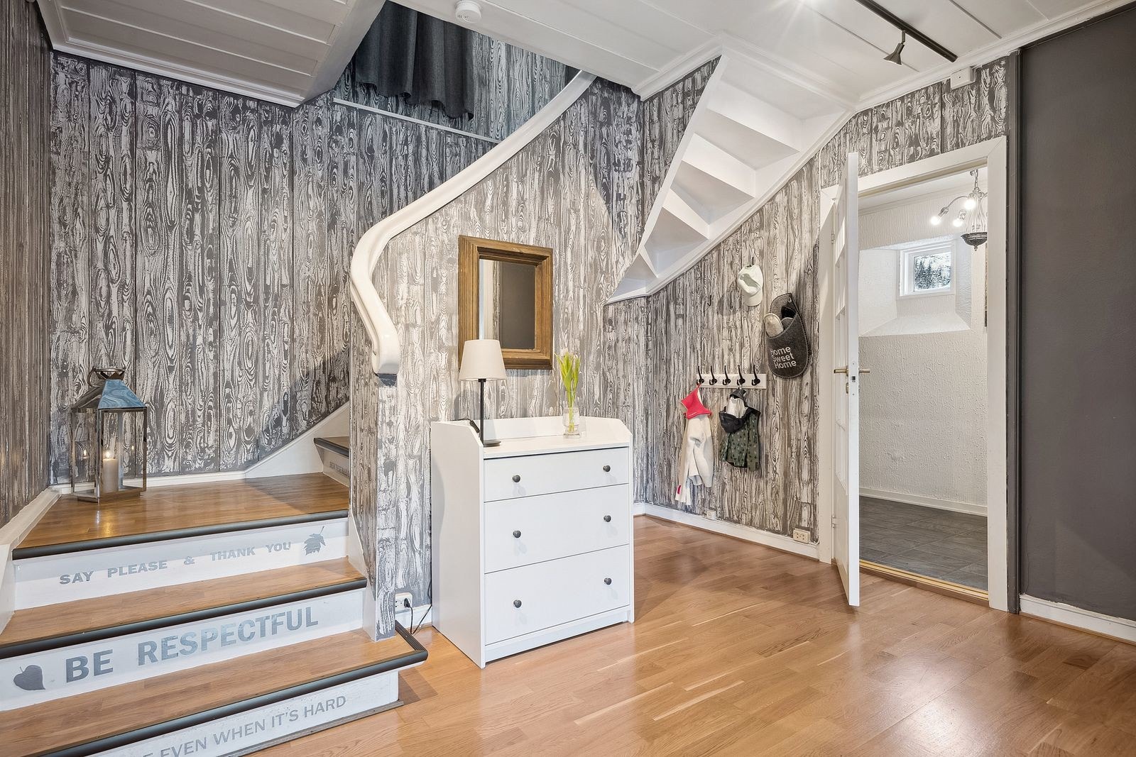 Trapp opp til første etasje. Galleribilde
