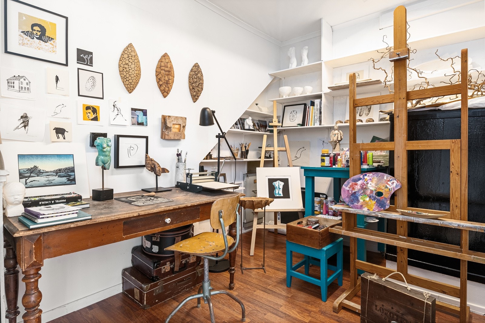 Det er 2 næringsdeler i 1.etasje. Galleribilde