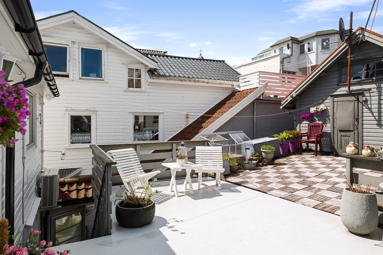 I 2. etasje finner man en stor terrasse med gode solforhold. Galleribilde