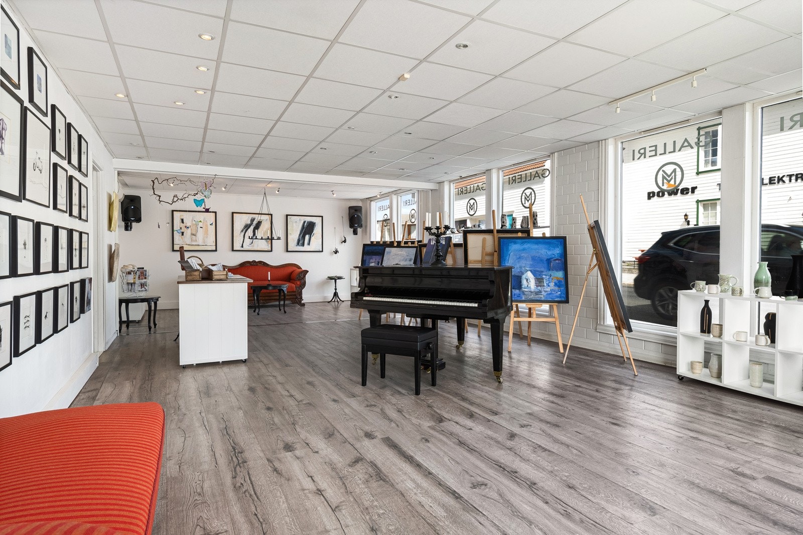 Romslig og meget sentral beliggenhet med stor anvendelighet. Galleribilde