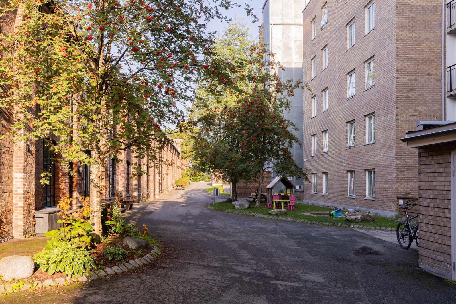 Flott, bilfritt uteområde i borettslaget. Galleribilde