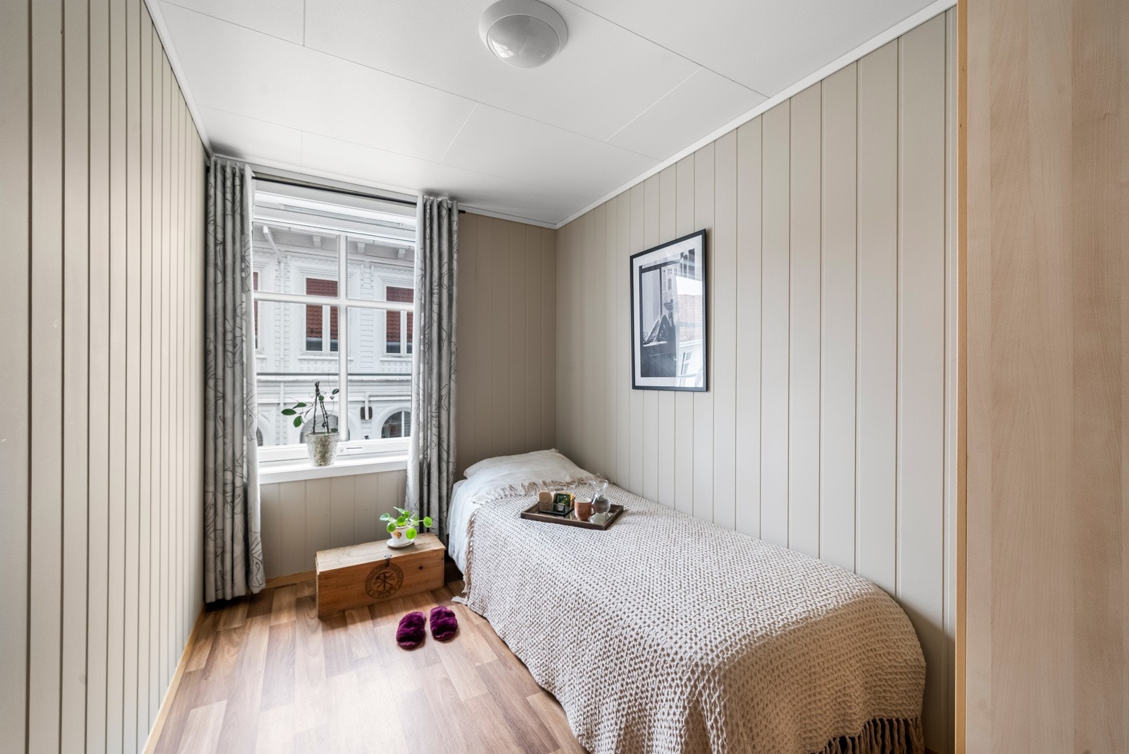 Soverom 2 med moderne farger. Galleribilde