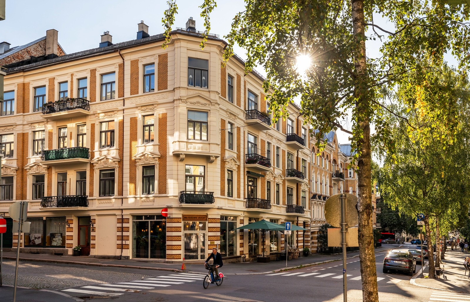 Påkostet bygård (rehabilitert fasade i 2019, oppganger, nye pipeløp, brannsikret, nyere heis) Galleribilde