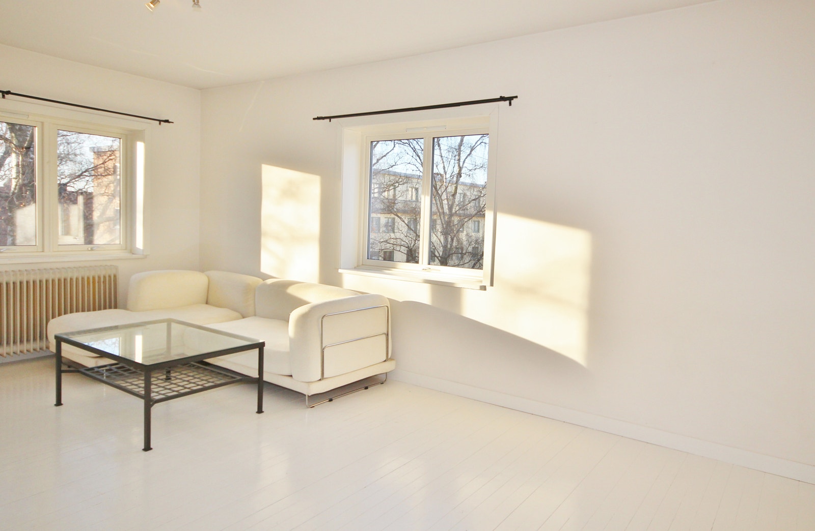 Romslig og lys stue Galleribilde