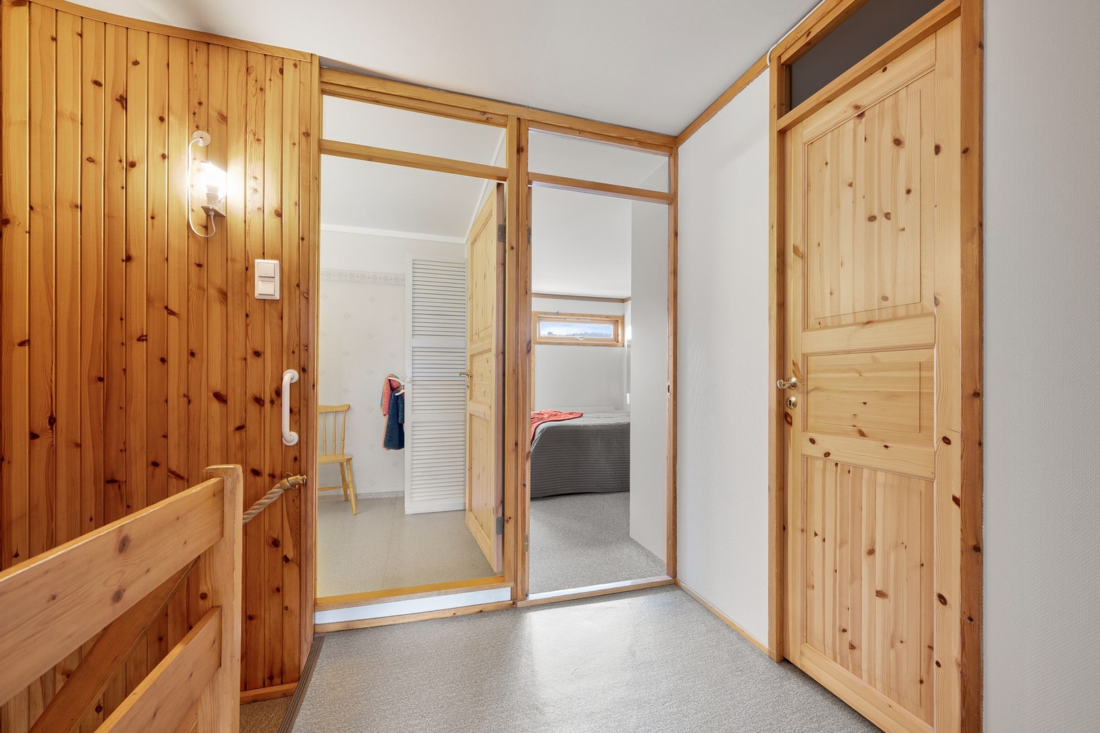 Innvendig bod på 4 kvm, inngang til høyre i bildet. Galleribilde