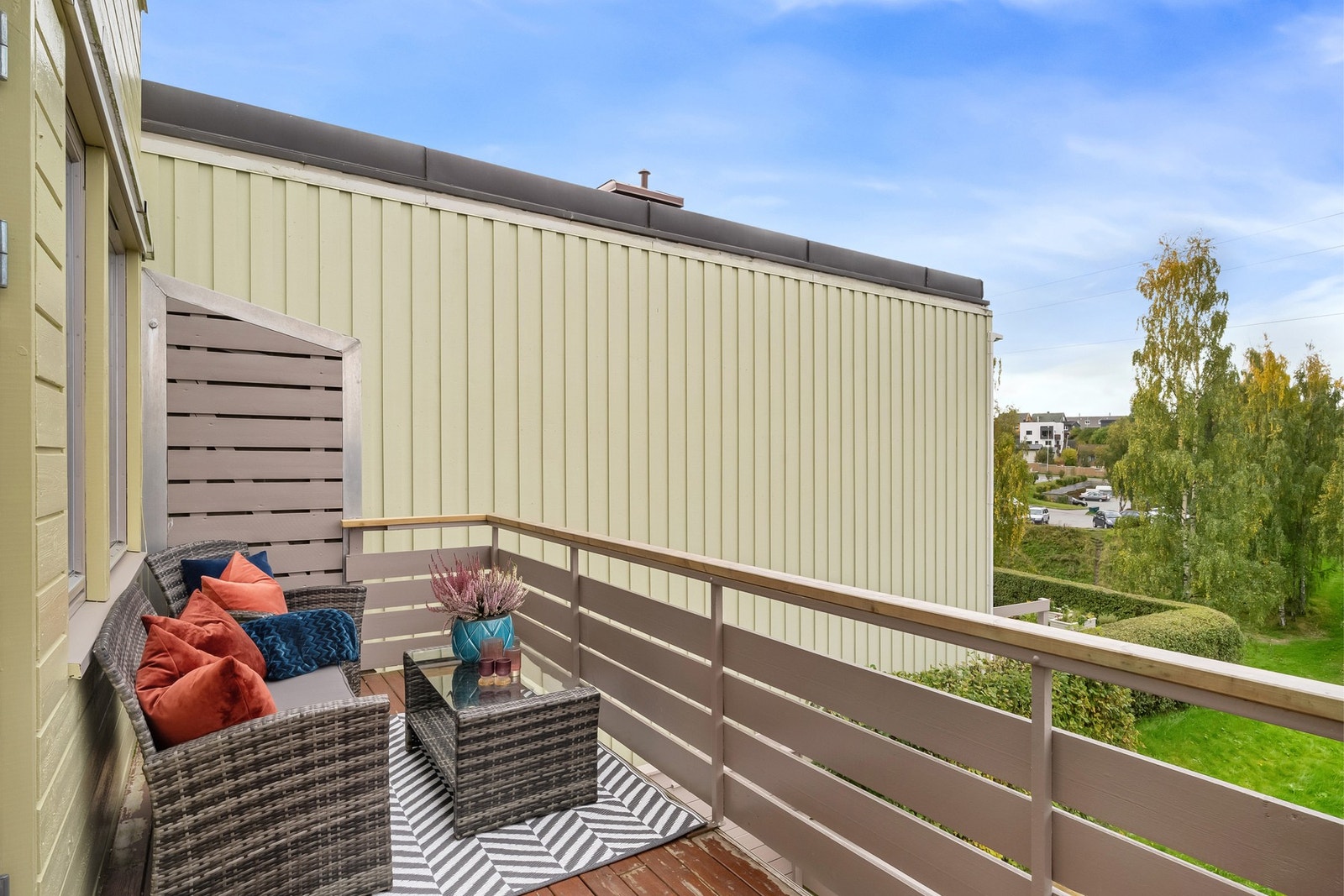 Balkongen er på 9 kvm og ligger svært usjenert i feltet. Galleribilde