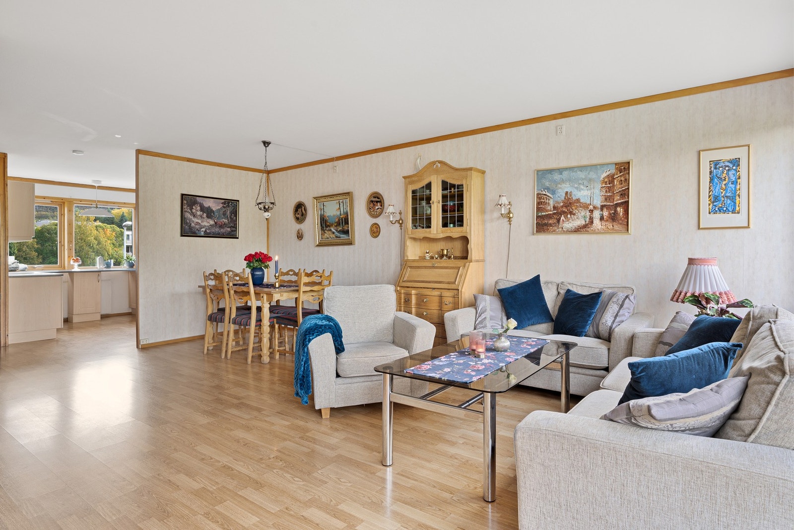 Da blokkene ble bygd på 70-tallet ble det vektlagt fleksibilitet i boligene ved bruk av flyttbare lettvegger. Galleribilde