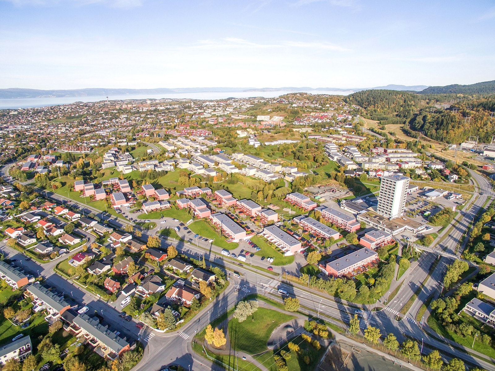 Risvollan Borettslag er Norges største frittstående borettslag med 1.113 leiligheter lokalisert ca. 5 km sør for Trondheim sentrum. Galleribilde