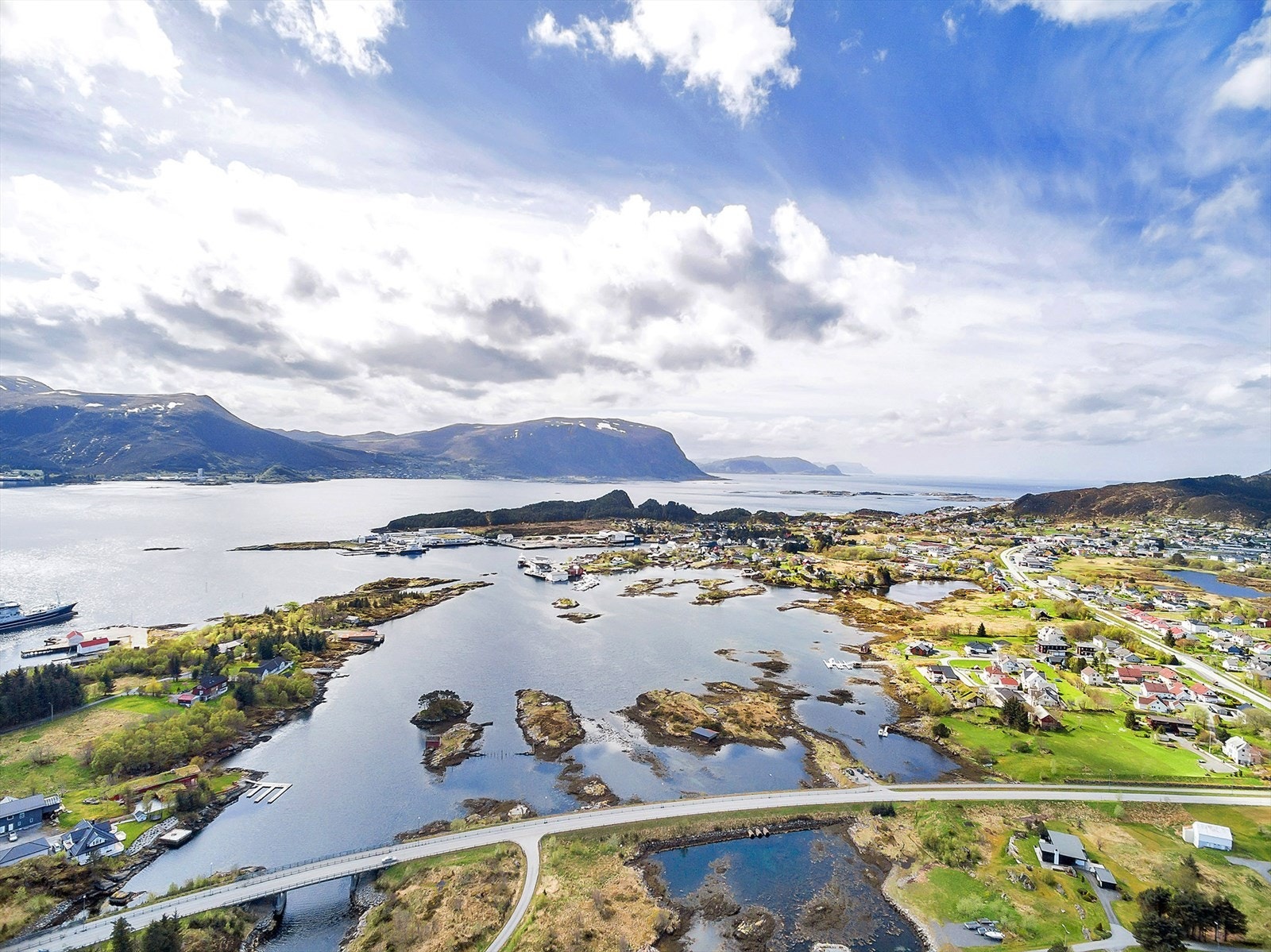 Muligheter for å ta ut stein til småbåthavna fra annen tomteareal som følger salget Galleribilde