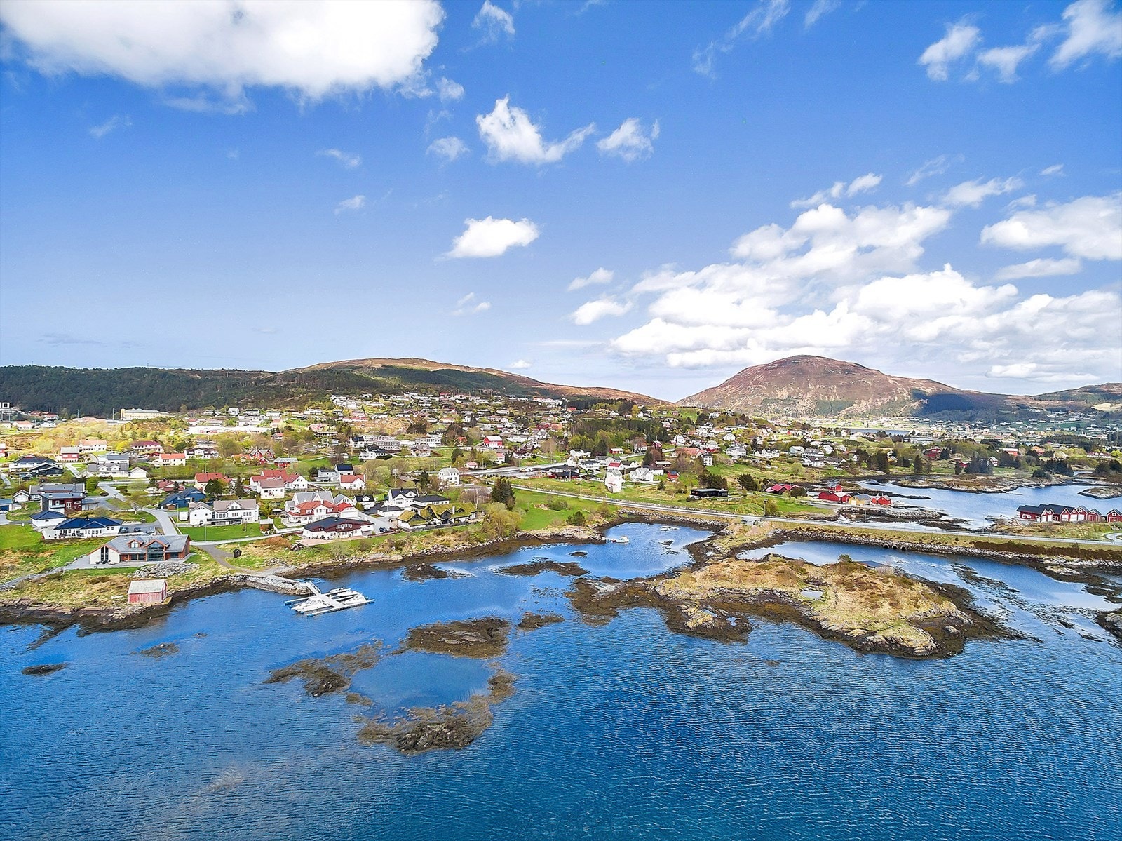 Her er det regulert til småbåthavn der neste eier kan realisere havna, trenger rammeløyve Galleribilde