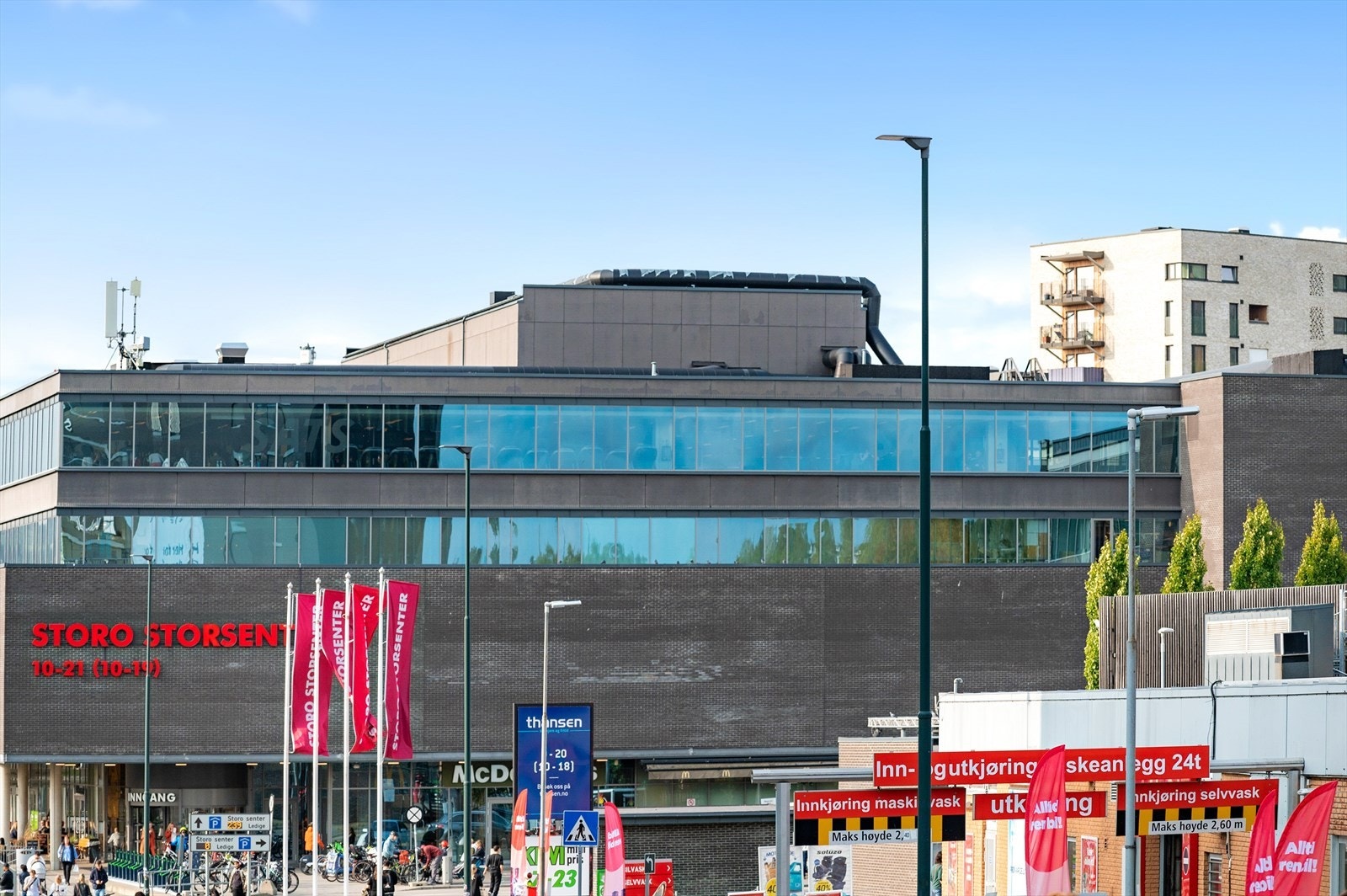 5 minutters sykkeltur fra leiligheten finner du Storo Storsenter som byr på over 140 butikker fordelt på 56 000 kvm. Galleribilde