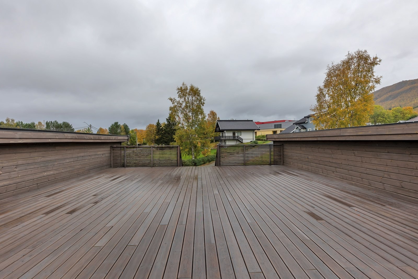 42 kvadratmeter felles takterrasse der du kan nyte sola dagen lang! Galleribilde