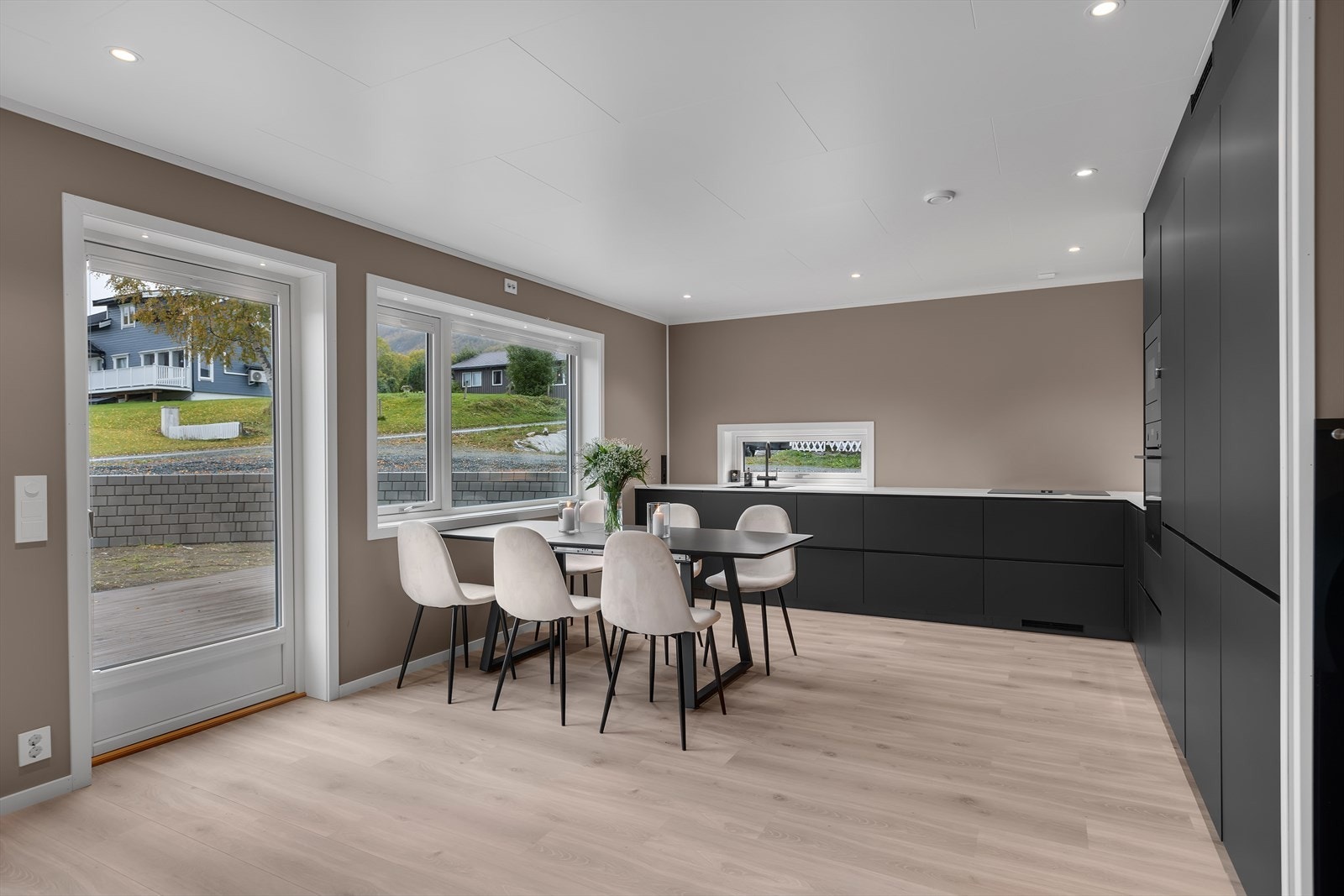 God plass til spisegruppe Galleribilde