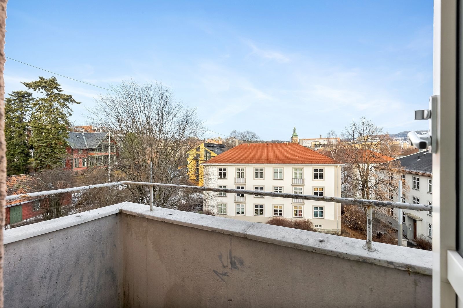 Solrik balkong Galleribilde