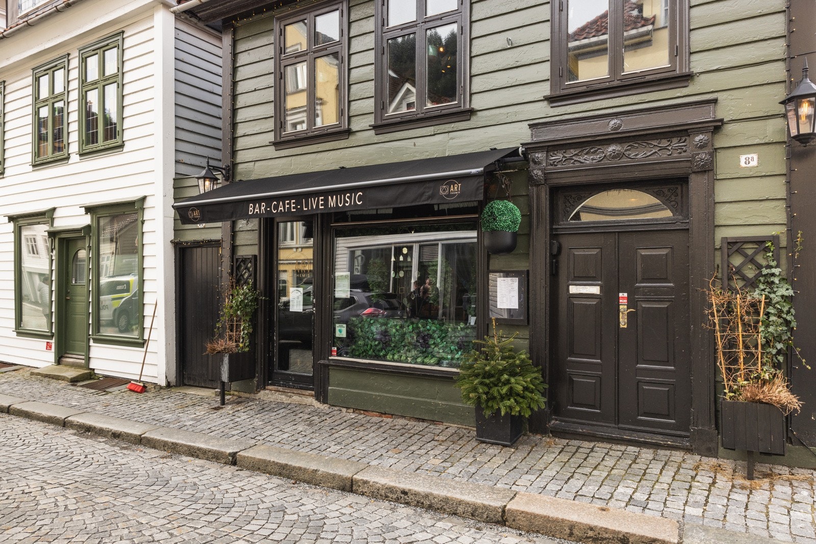 ART - Themis 3 min. gange fra leiligheten. Galleribilde