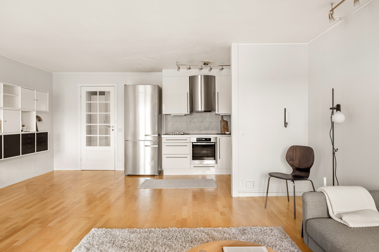 Det lekre kjøkkenet fra Sigdal gjør det enkelt å invitere over gjester på middagsbesøk. Galleribilde