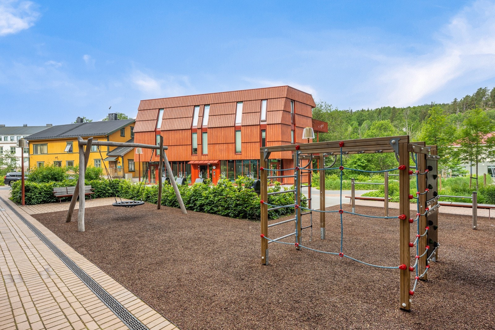 For de minste er det lekeplass, et perfekt sted å møte naboene. Galleribilde