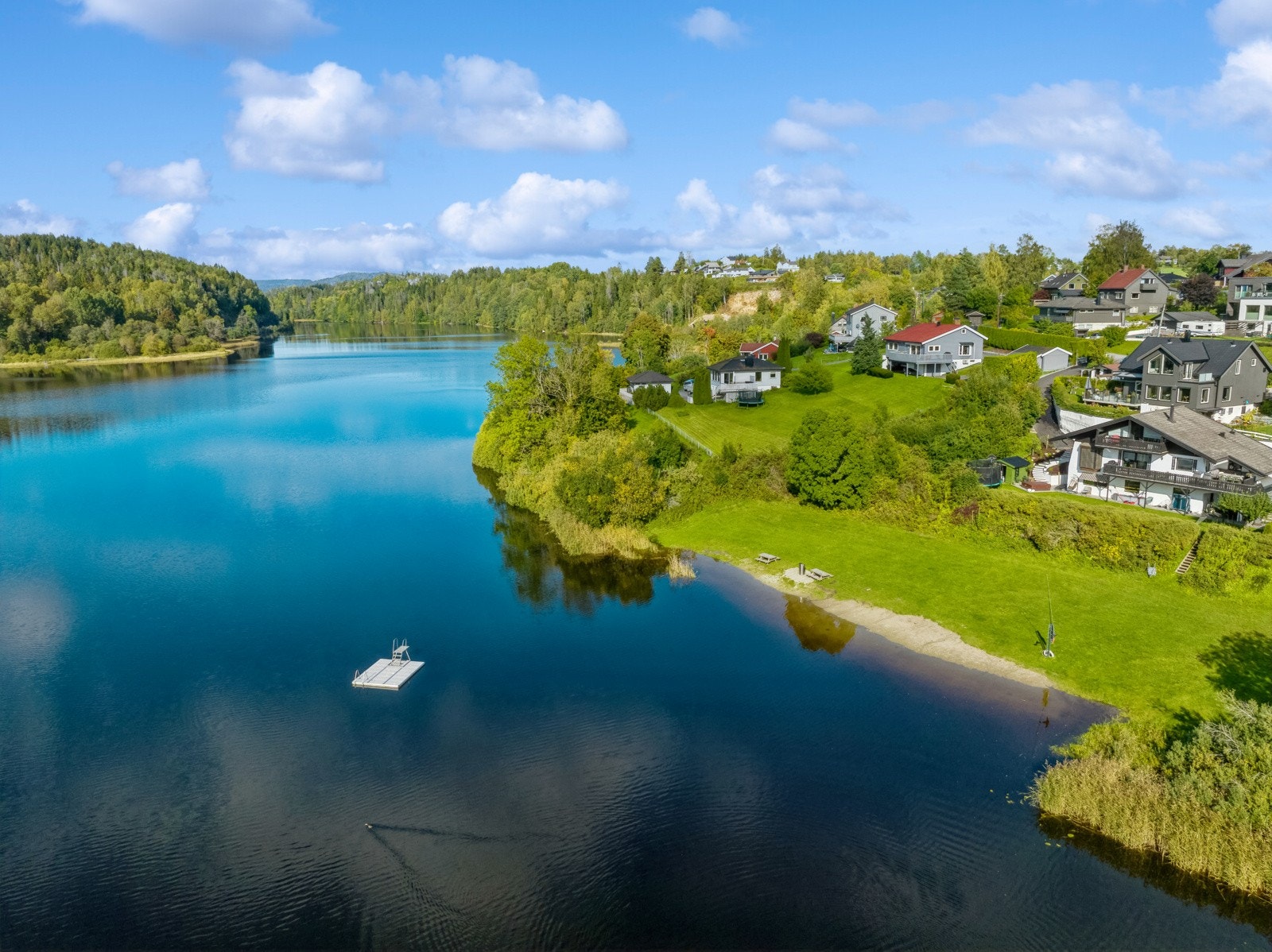 Rett ved har man også en sandstrand. Galleribilde