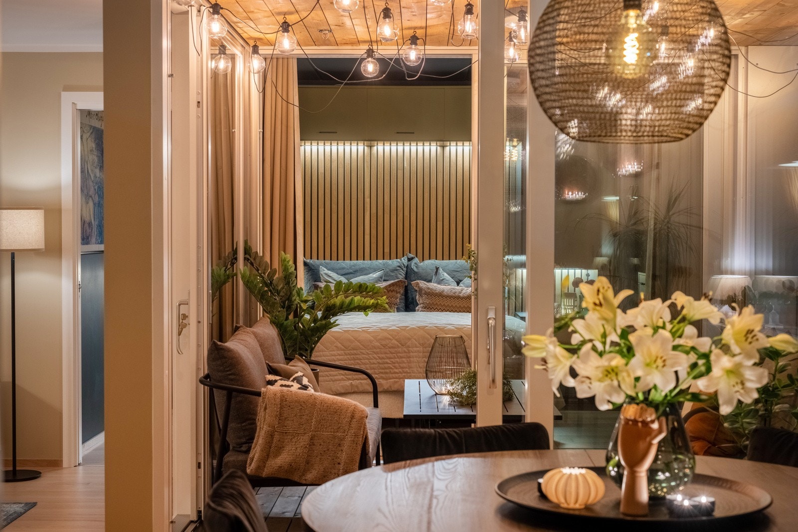 Det er både utgang til balkong fra stue, spisestue og hovedsoverom. Galleribilde