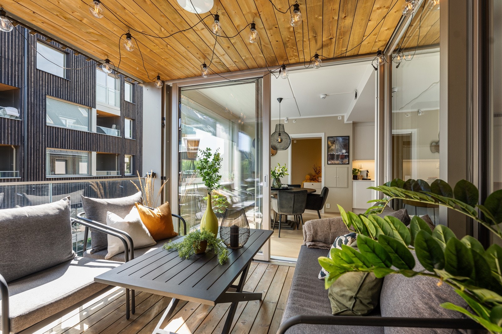 Her er det god plass til utemøblement og grill. Galleribilde