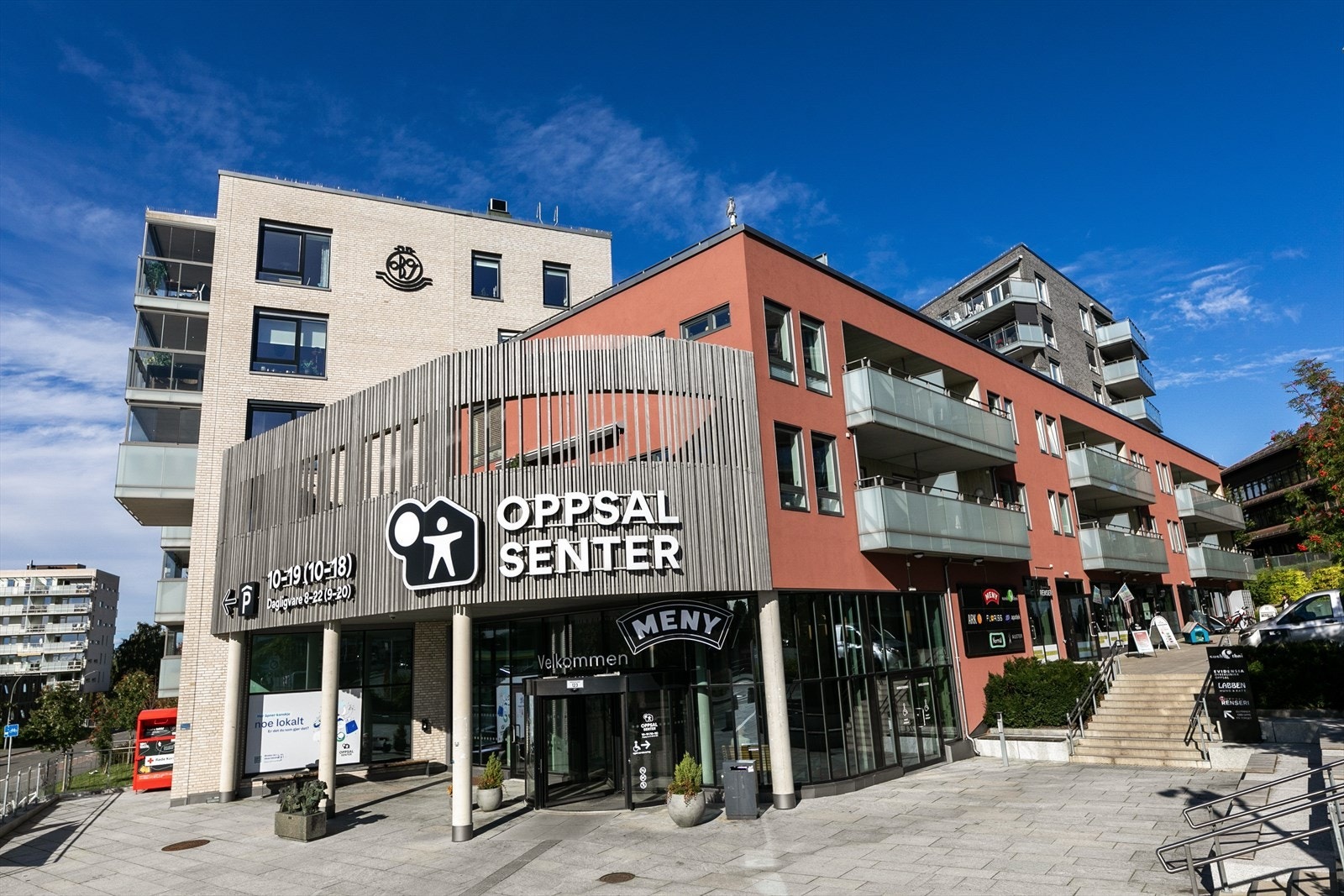 Leiligheten ligger over Oppsal- senter, og har et bredt utvalg av fasiliteter som gjør senteret praktisk for beboere i området Galleribilde