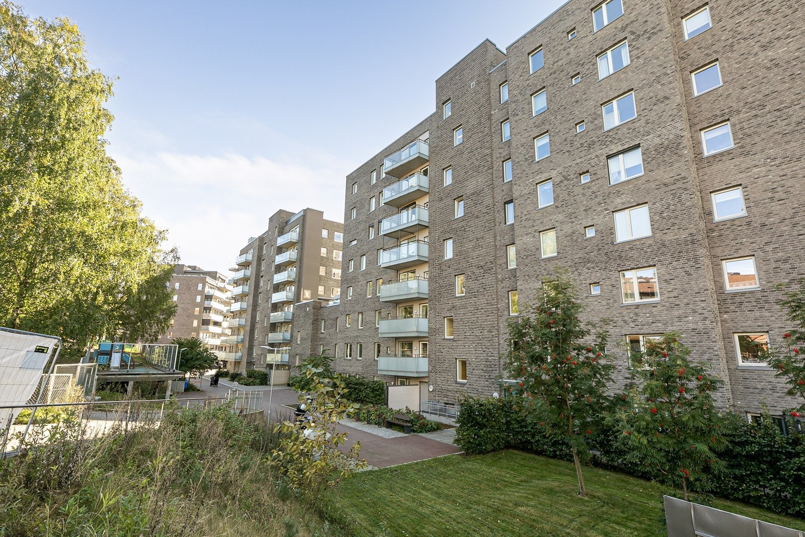 Leiligheten er plassert sentralt med kort vei til ulike fasiliteter Galleribilde