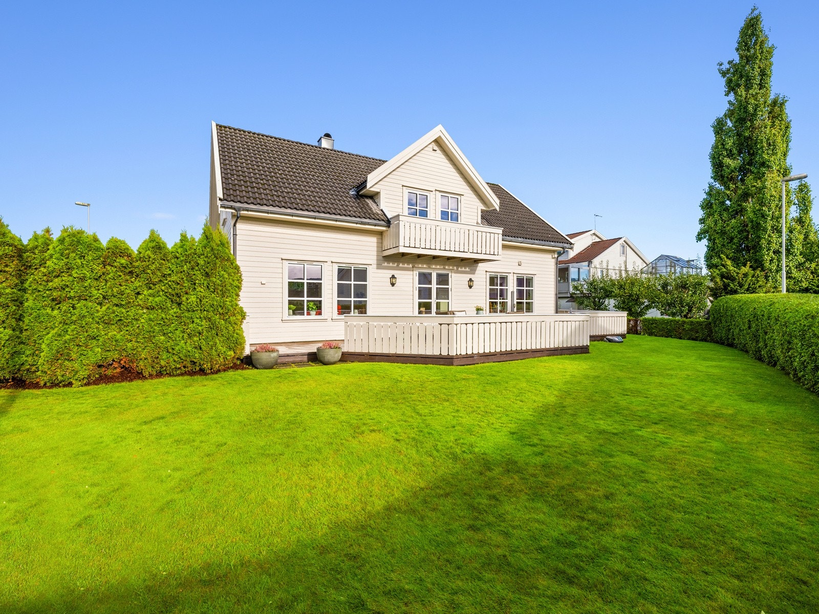 Enebolig med to stuer, to baderom og fire soverom. Galleribilde