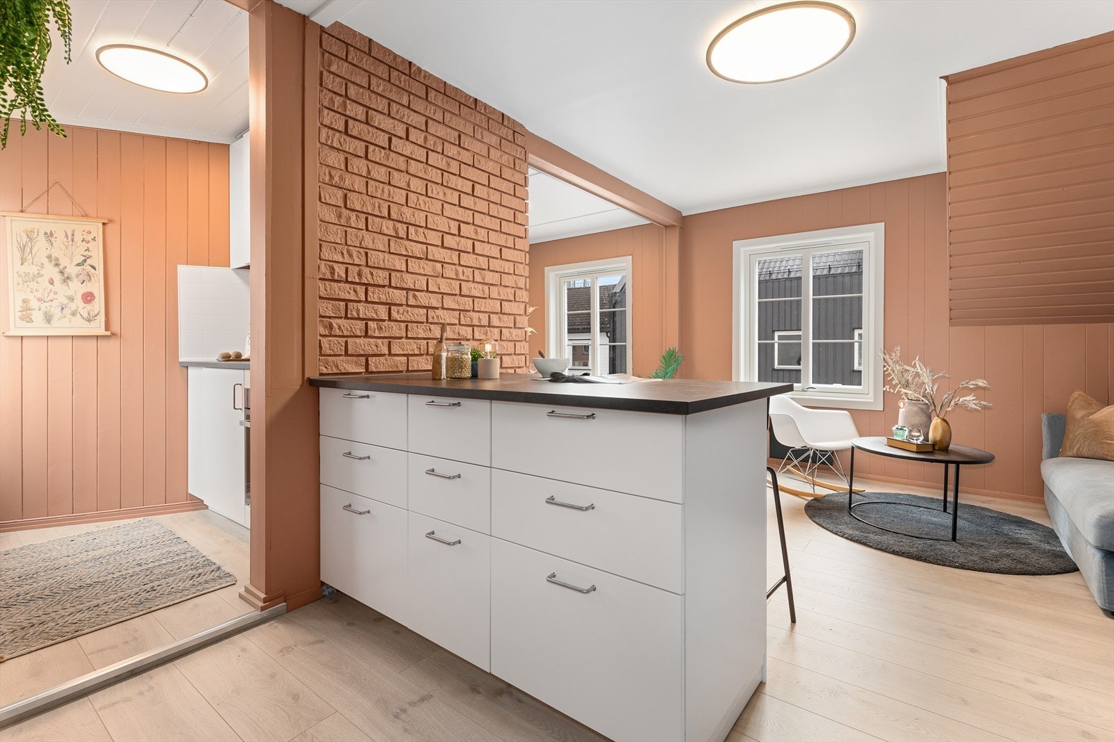 Pent kjøkken som er oppgradert med ny innredning i 2023 Galleribilde