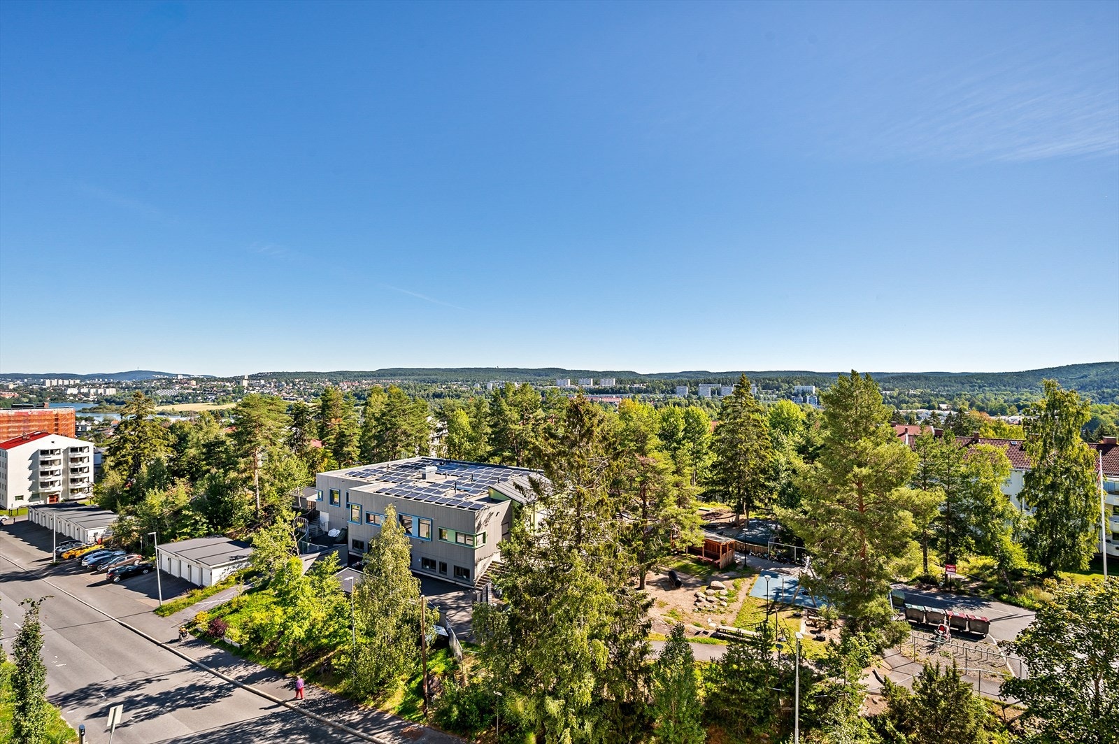 - Utsikt fra balkong over nærområdet - Galleribilde