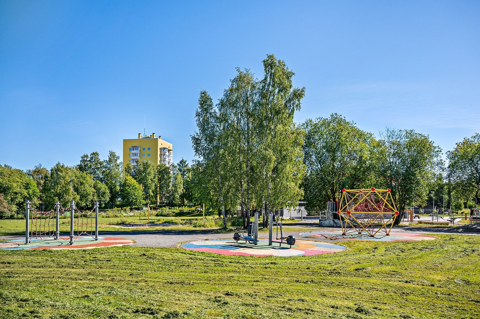 - Lekeplass like i nærheten - Galleribilde