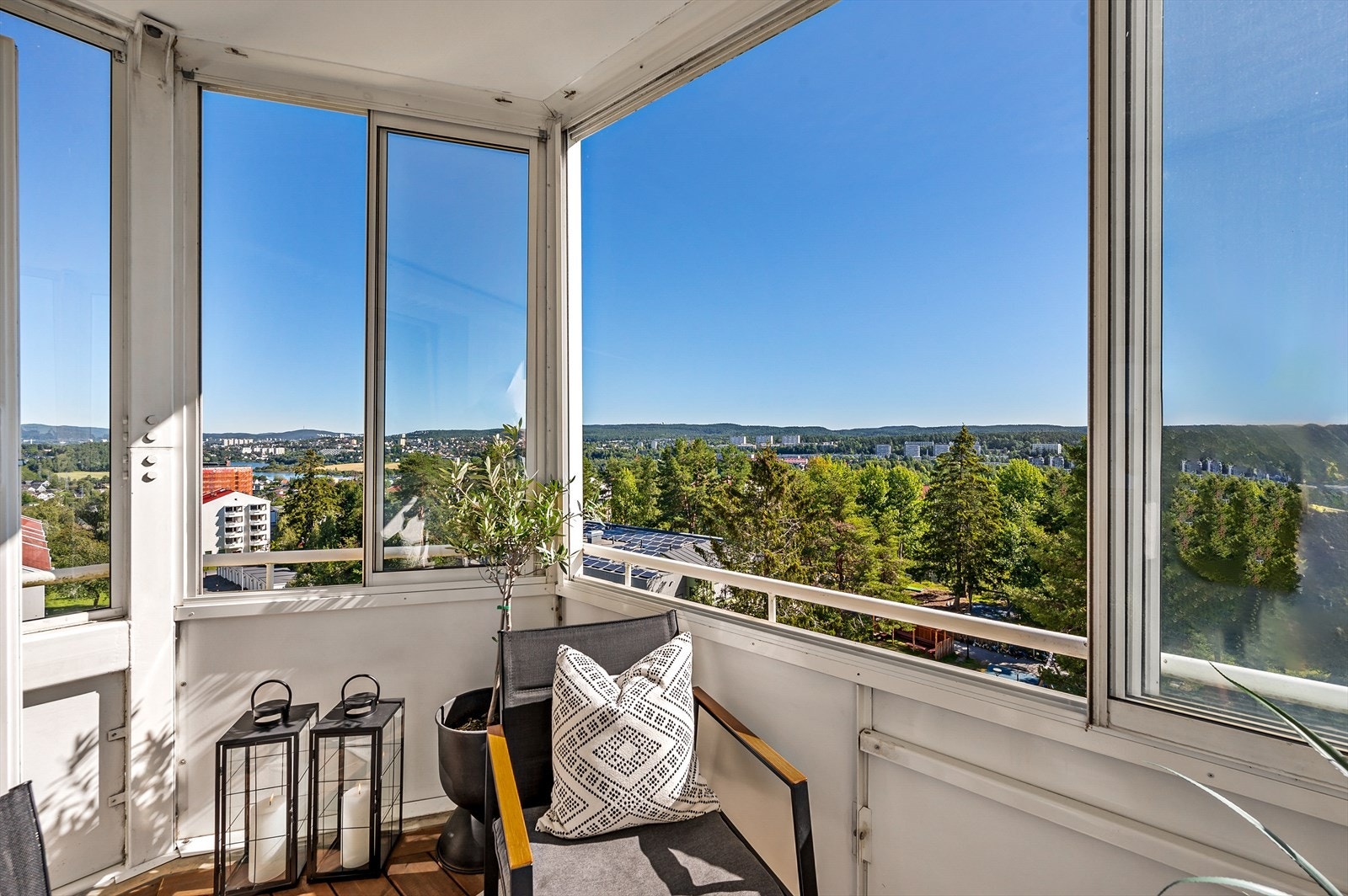 - Herlig balkong på 6kvm med flott utsikt - Galleribilde