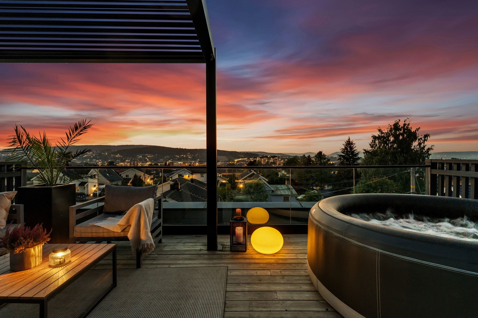 Denne moderne funkisvillaen byr på en solid og gjennomtenkt byggemåte som ivaretar både funksjonalitet og estetikk Galleribilde