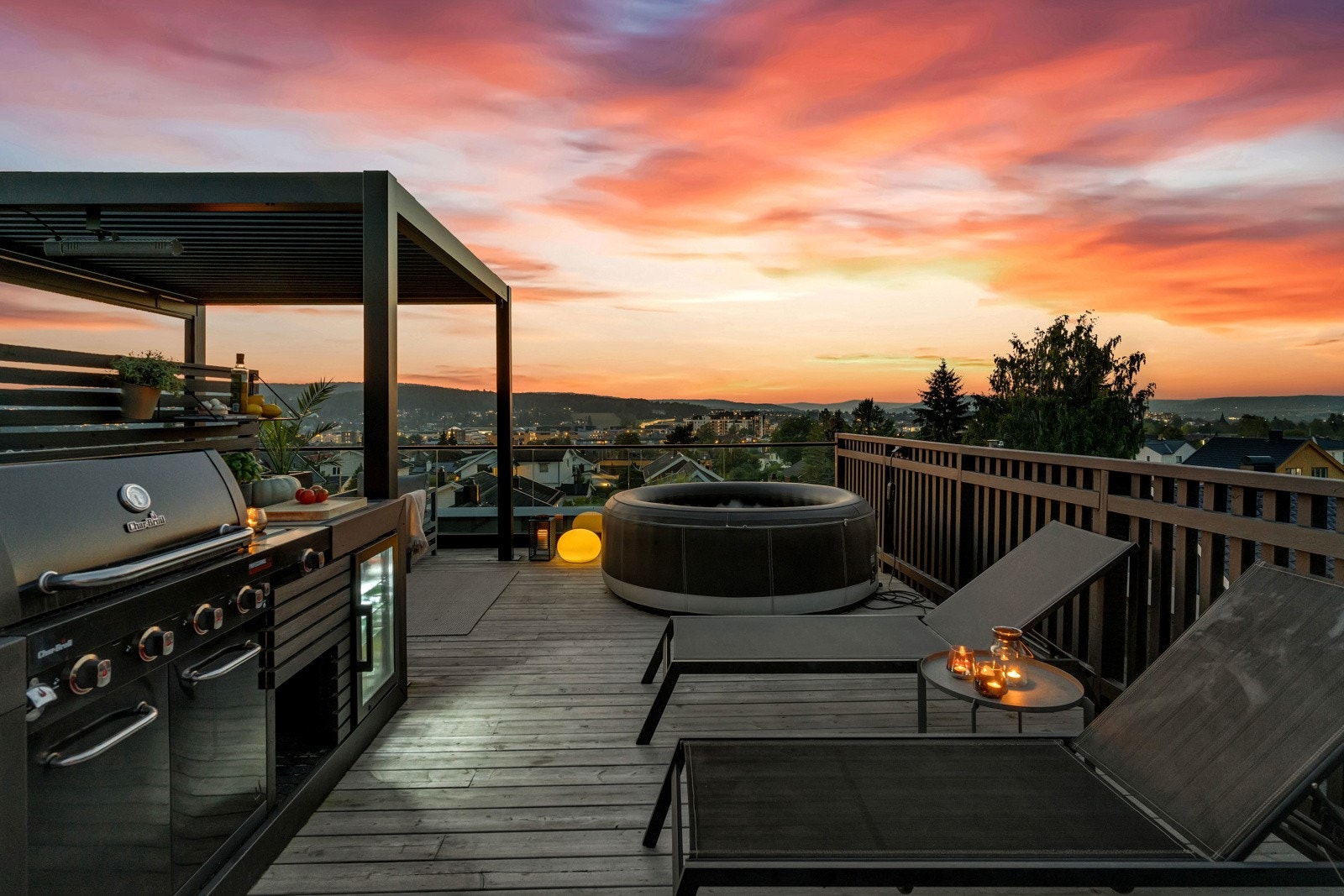 Med sin nærhet til både Strømmen og Lillestrøm stasjon, er det enkelt å pendle til og fra hovedstaden, samtidig som man kan nyte godt av et roligere tempo i hverdagen Galleribilde