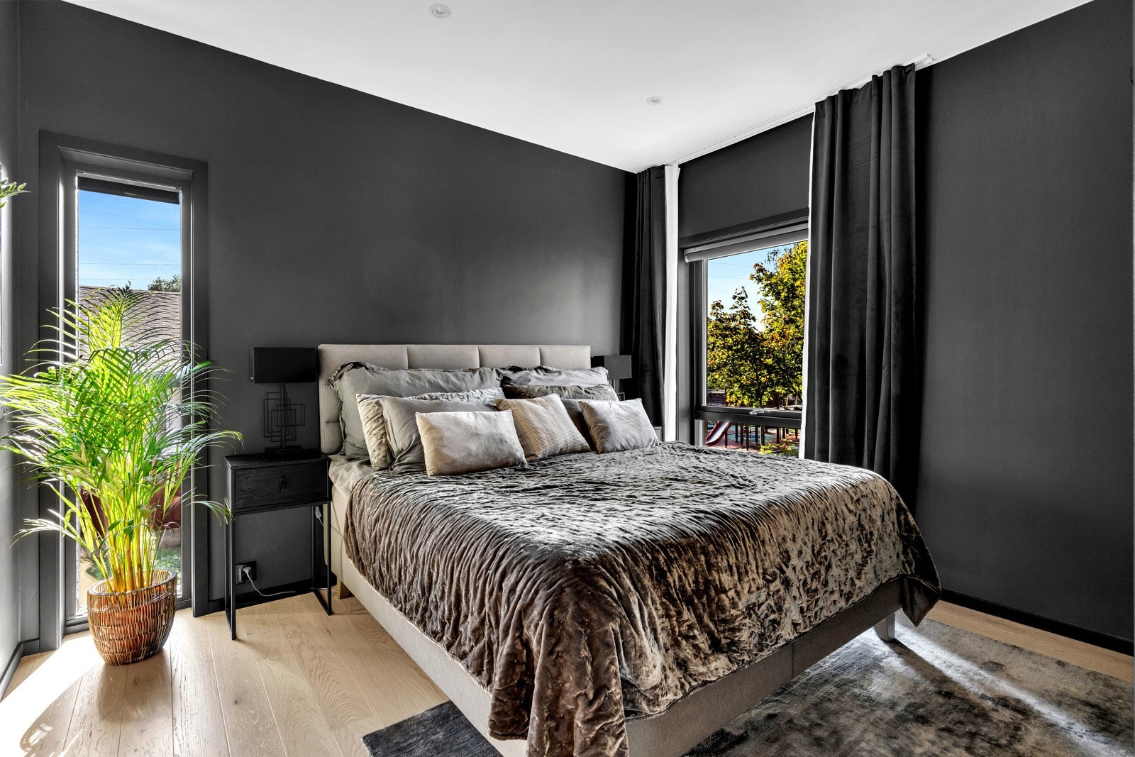 Det er totalt 4/5 soverom i hoveddelen Galleribilde